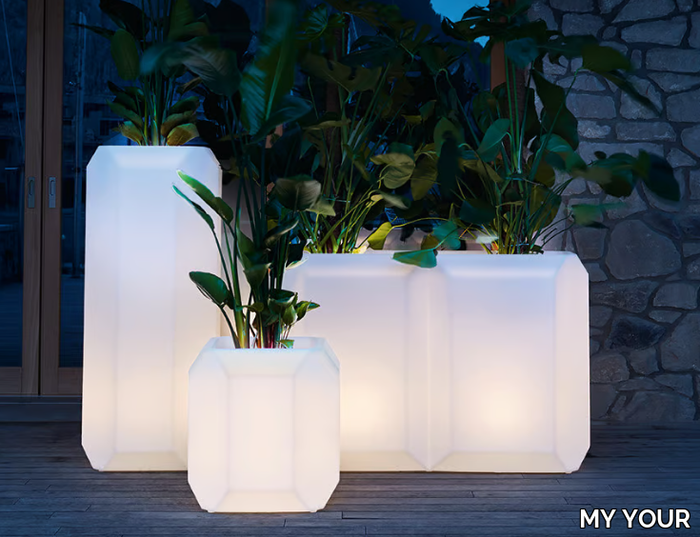 GEM - Plastic garden vase with Light _ MY YOUR