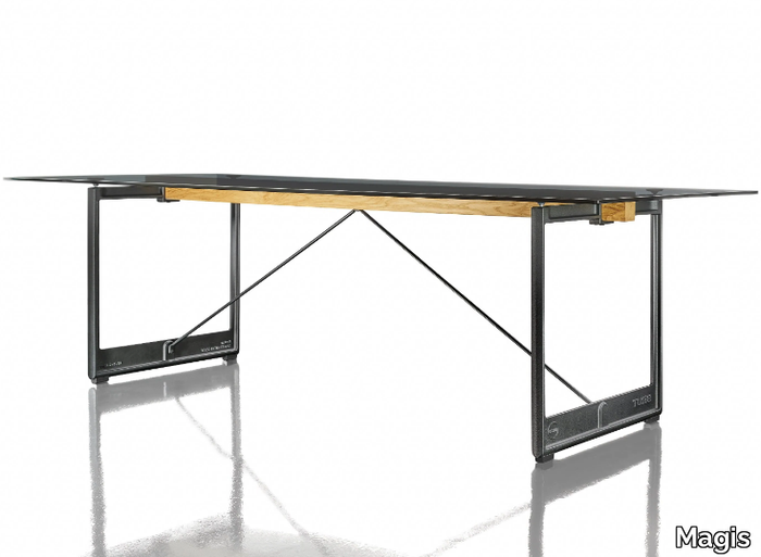 BRUT-Glass-table-Magis-243950-relde15d001.jpg