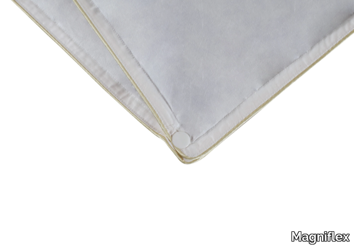 MEDIUM-DUVET-Magniflex-by-Alessanderx-401570-rel58a8b13b.jpg