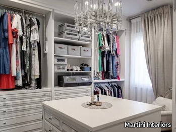 CHICAGO - NORTH SHORE - Corner wooden walk-in wardrobe _ Martini Interiors