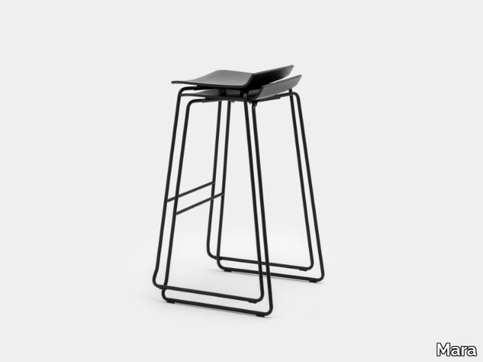 LOTO-Stool-Mara-392311-relb1655562.jpg