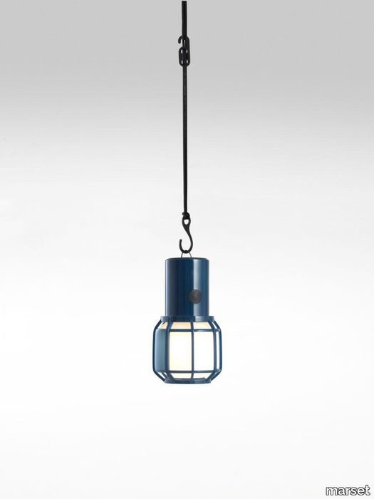 marset_lr_chispa-pendant_blue-900x1200.jpg