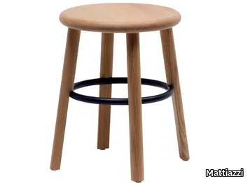 MC5 SOLO - Low oak stool with footrest _ Mattiazzi