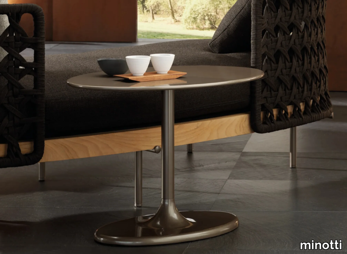 TAIKO OUTDOOR - Oval aluminium garden side table _ Minotti