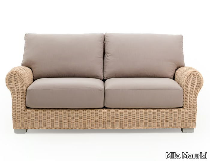 2-seater-sofa-in-italy-524483-rel2e7cdcd4.jpg