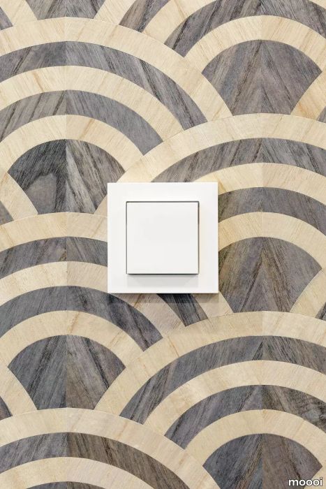 Wireless-Wall-Swith-on-lucky-o-wallcovering-detail.webp