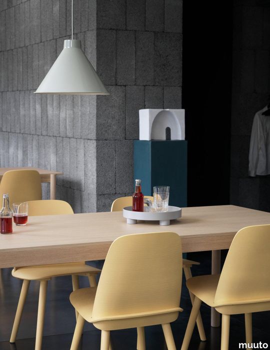 19421-en-top-pendant-38-grey-linear-wood-200x90-nerd-sand-yellow-platform-tray-grey-raise-clear-muuto-org.tif