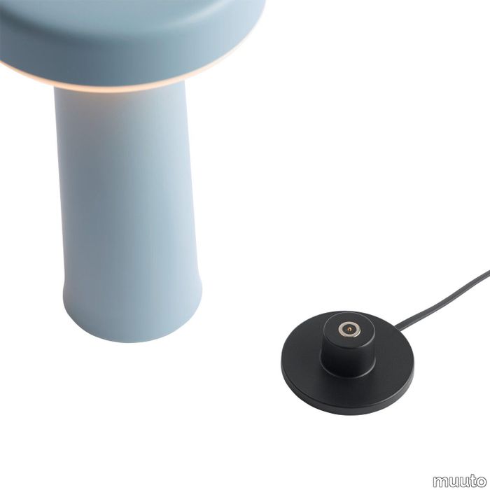 22854-en-ease-portable-lamp-light-blue-charger-muuto-hi-res.tif