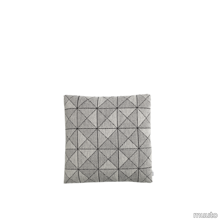 2667-en-tile_cushion_black-white__med-res.tif