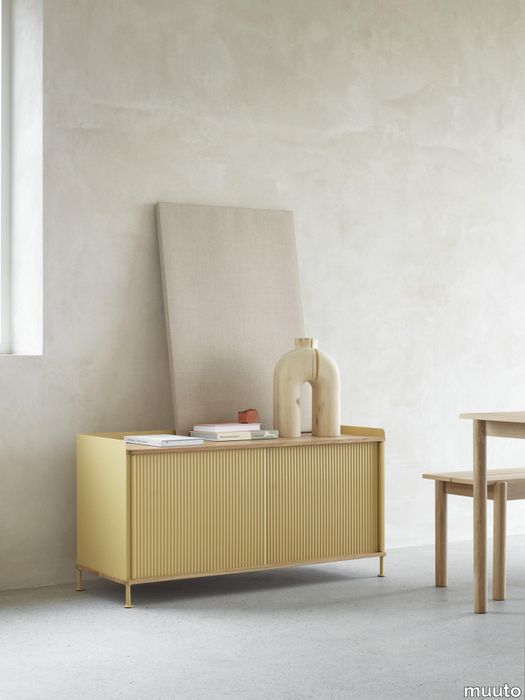 4069-en-enfold-sideboard-low-oak-sand-linear-wood-series-oak-muuto-org.tif