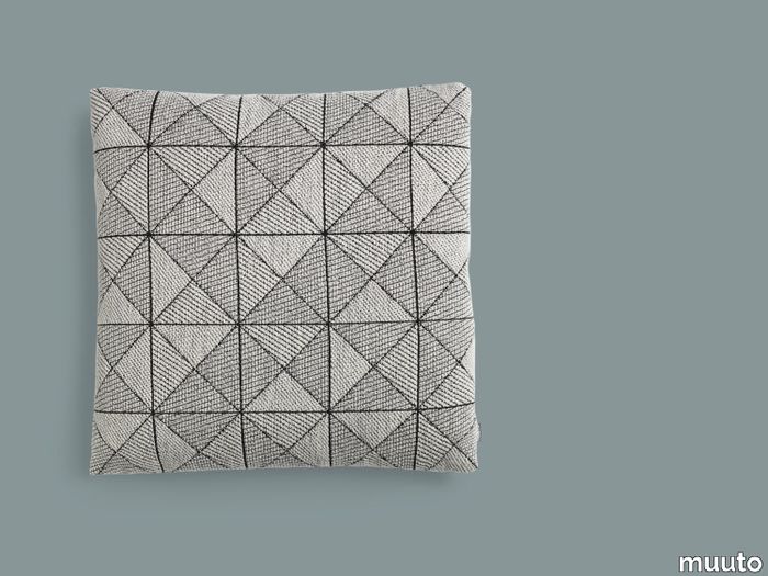 6180-en-tile_cushion_black-white_.tif