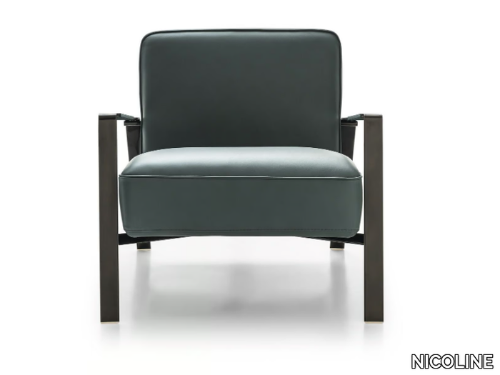 RHO - Leather armchair with armrests _ NICOLINE