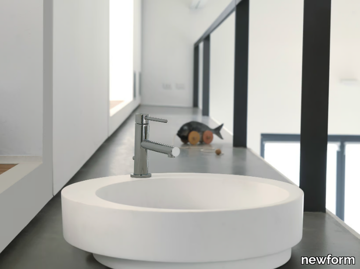 WASHBASINS - Countertop round single Cristalplant® washbasin _ newform