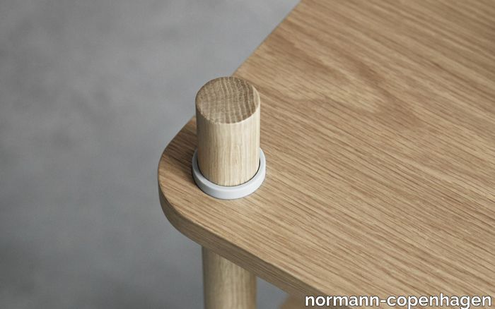 Jam-Bookcase-8-poles3.png