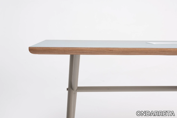 BAI-Writing-desk-ONDARRETA-395526-relec5d089f.jpg