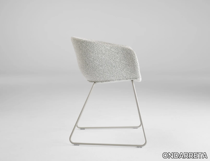 bai-sled-base-chair-ondarreta-239431-relbd0b6e87.jpg