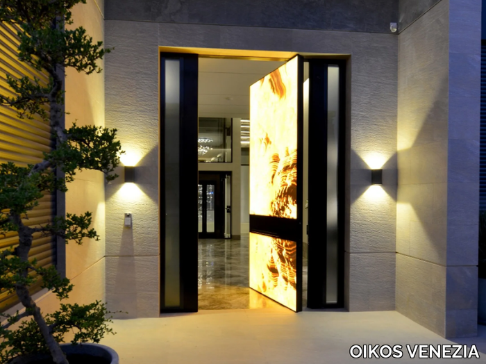 SYNUA - Pivot Backlit Onyx safery door _ OIKOS VENEZIA