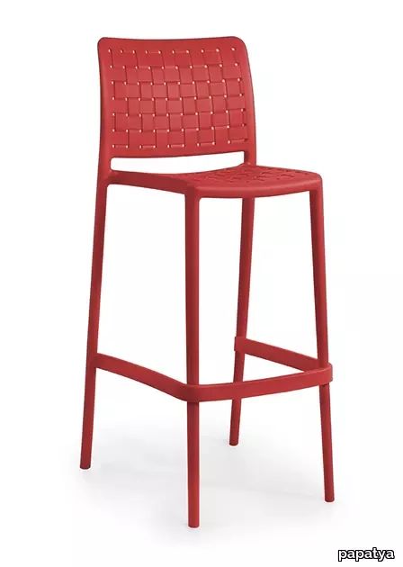 1679361501_fame-s-bar-75-red.webp
