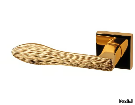 ARROW JEWELLERY - Brass door handle on rose _ Pasini