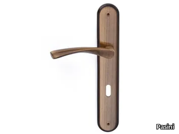 NINFA EASY - Brass door handle on back plate with lock _ Pasini