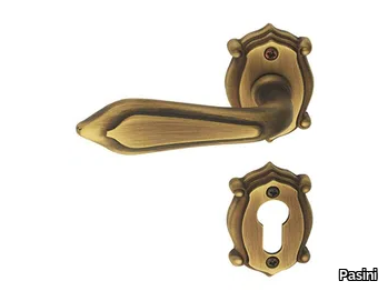 ANUBI CLASSIQUE - Brass door handle on rose with lock _ Pasini