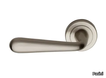 COSMO EASY - Brass door handle on rose _ Pasini