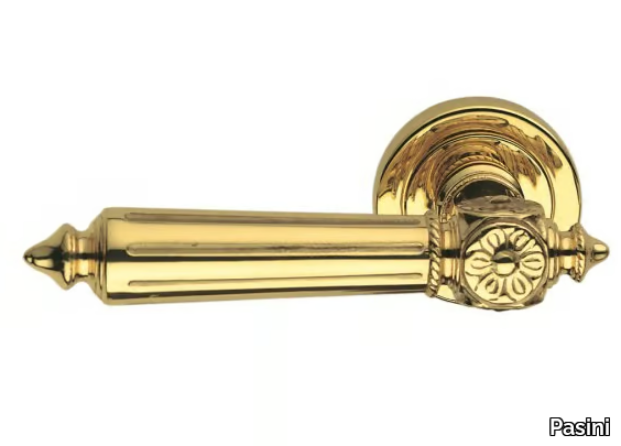 PATRIZIO CLASSIQUE - Brass door handle on rose _ Pasini