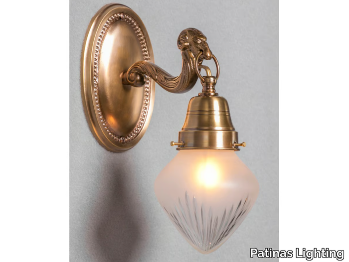 EGER I - Brass wall lamp _ Patinas Lighting