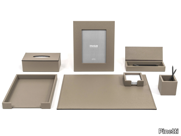 Desk-set-Pinetti-619319-relcd17a73a.jpg