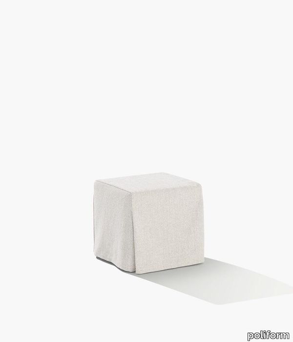 Poliform_pouf_PLAY_02D_amb_834x989px.jpg