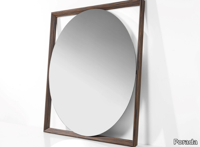 ODINO - Freestanding round mirror with wooden frame _ Porada