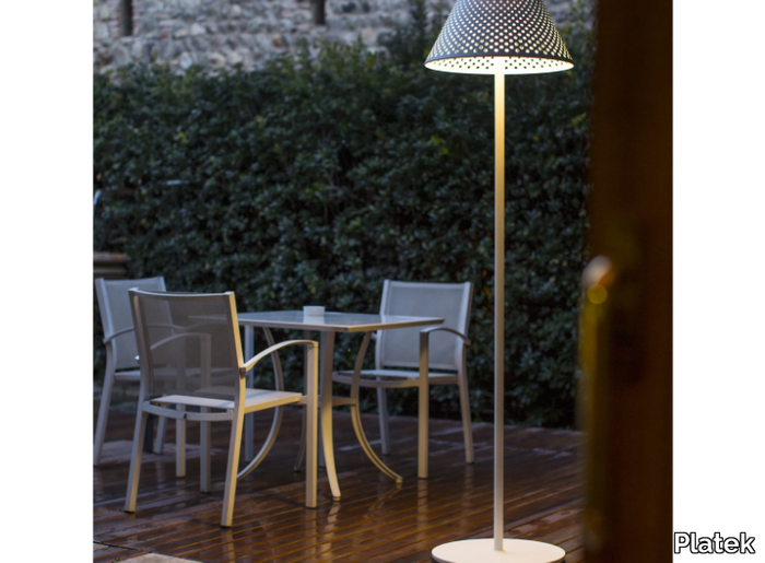 MESH-XL-Floor-lamp-Platek-335758-relbe4a9572.jpg