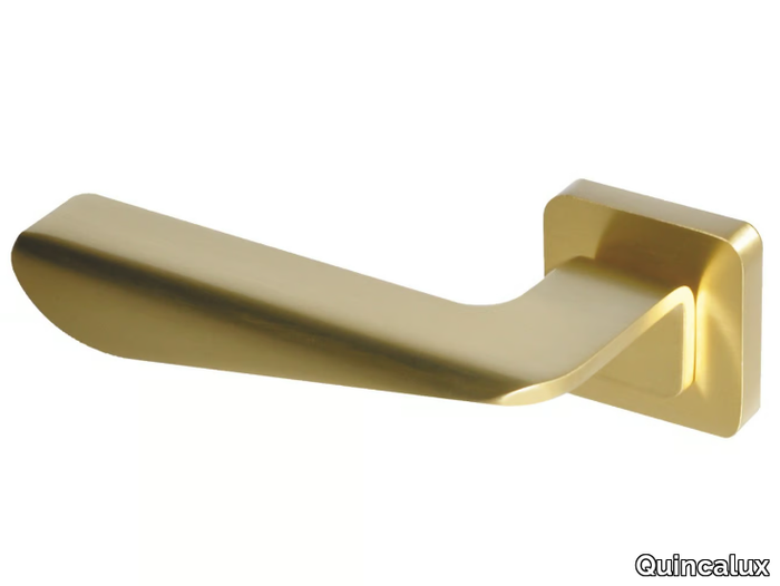 QUITO - Brass door handle on rose _ Quincalux