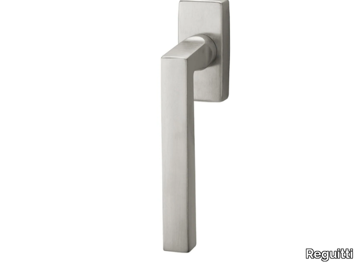 window-handle-on-rose-reguitti-454051-relab261819.jpg