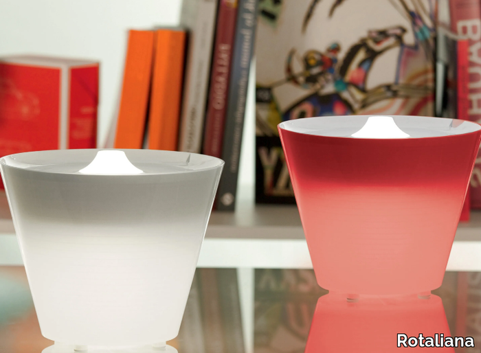 MULTIPOT + - LED polycarbonate table lamp _ Rotaliana