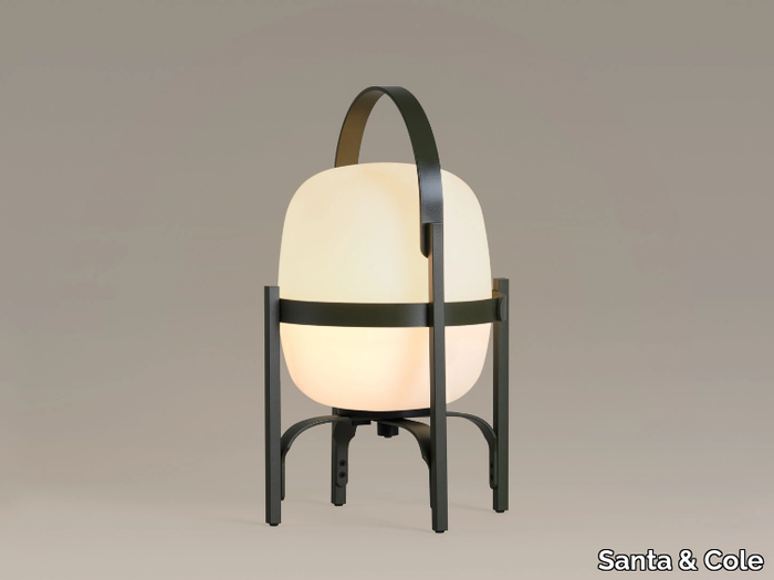 Santa--Cole_CESTITA-ALUBAT--Table-lamp_kJRfHOSKuO.jpeg