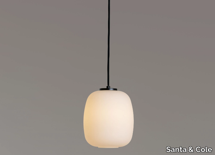 Santa--Cole_GLOBO-CESTITA--Pendant-lamp_VJHGou6Qe4.jpeg