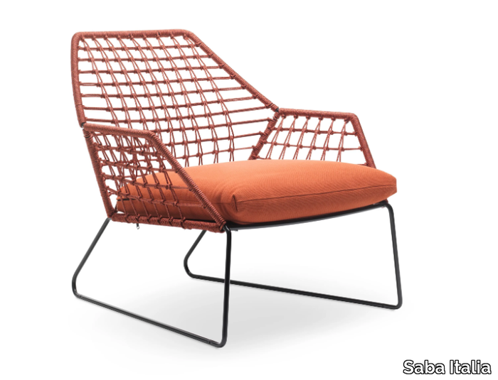 NEW YORK SOLEIL - Technical fabric garden armchair with removable cover with armrests _ Saba Italia