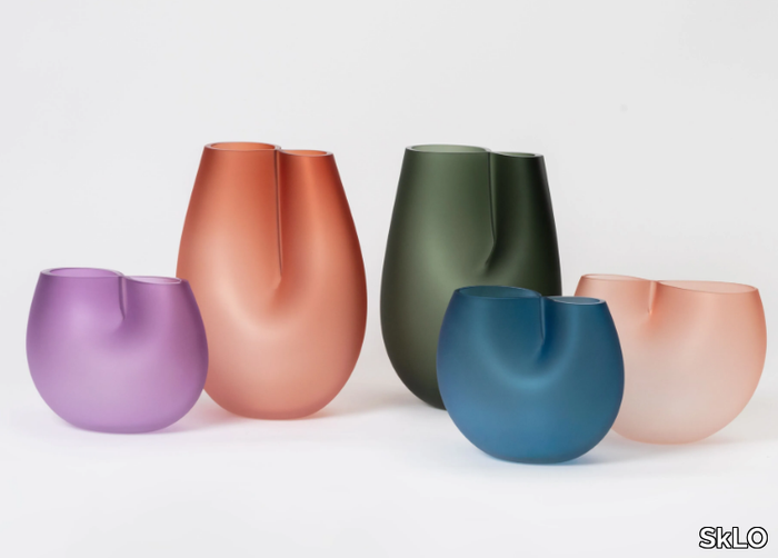 SEAM - Blown glass vase _ SkLO