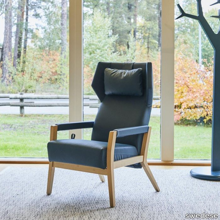 Select wood easy chair