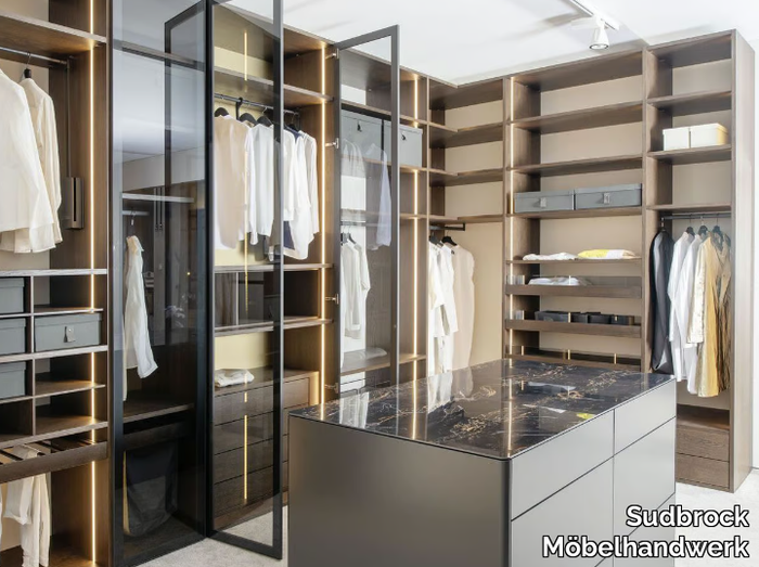 FOKUS 48 - Custom sectional walk-in wardrobe _ Sudbrock Möbelhandwerk