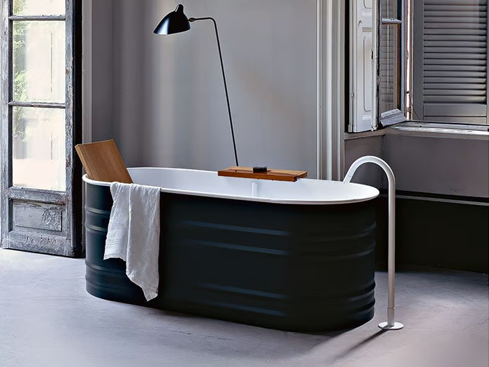 VIEQUES - Freestanding oval steel bathtub _ Agape