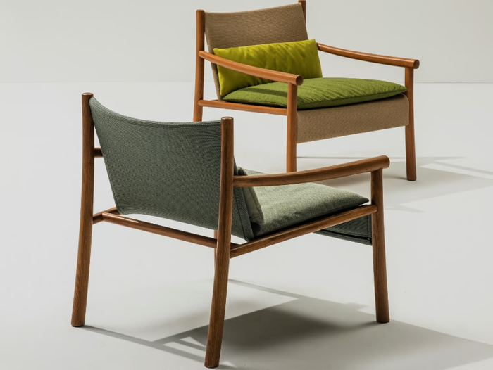 KATA - Garden armchair with armrests _ Arper