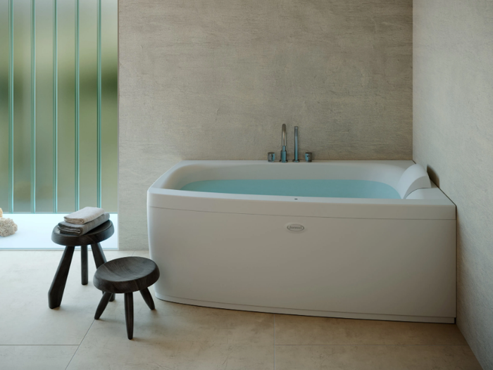 THE ESSENTIALS FOLIA - Hydromassage asymmetric bathtub _ Jacuzzi®