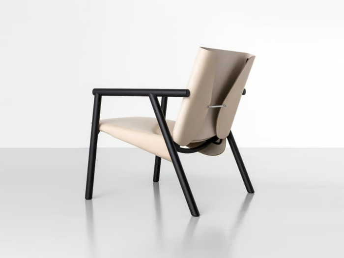 1085 EDITION - Tanned leather easy chair with armrests _ Kristalia