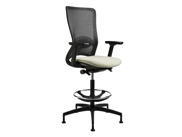 POP - Height-adjustable mesh office stool with 5-Spoke base with footrest _ Luxy