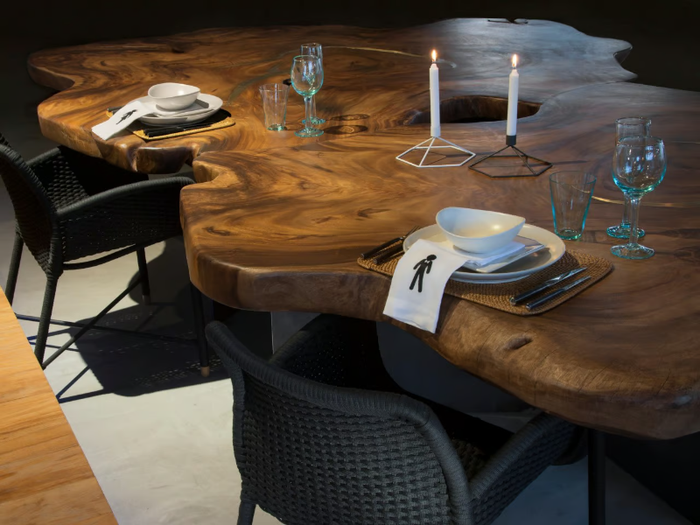 BUTTERLY - Solid wood dining table _ Mary&