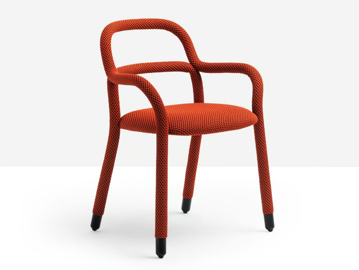 PIPPI P - Armchair with four legs frame upholstered in fabric _ Midj