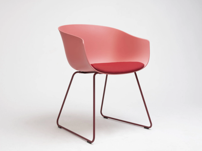 BAI TRINEO - Sled base polypropylene chair with armrests with integrated cushion _ ONDARRETA