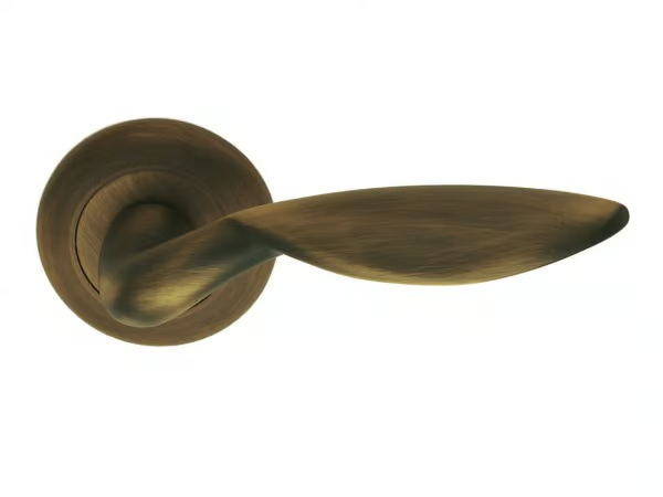 HORUS CLASSIQUE - Brass door handle on rose _ Pasini